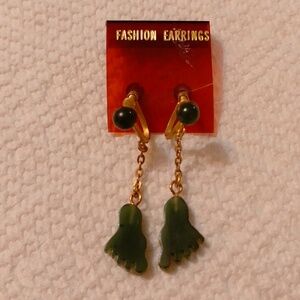 *3/$20* New Vintage Jade Gem Stone screw-on (clip) dangle earrings non-pierced